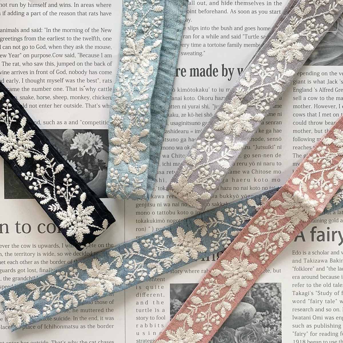 インド刺繍リボン30mm乳白のボタニカルライン刺繍リボン10cm単位切り売り(30cm以上)「在庫限り」