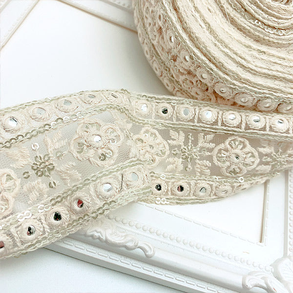 インド刺繍リボン60mmシルバーミラーのホワイトメッシュ刺繍リボン10cm単位切り売り(30cm以上)「在庫限り」