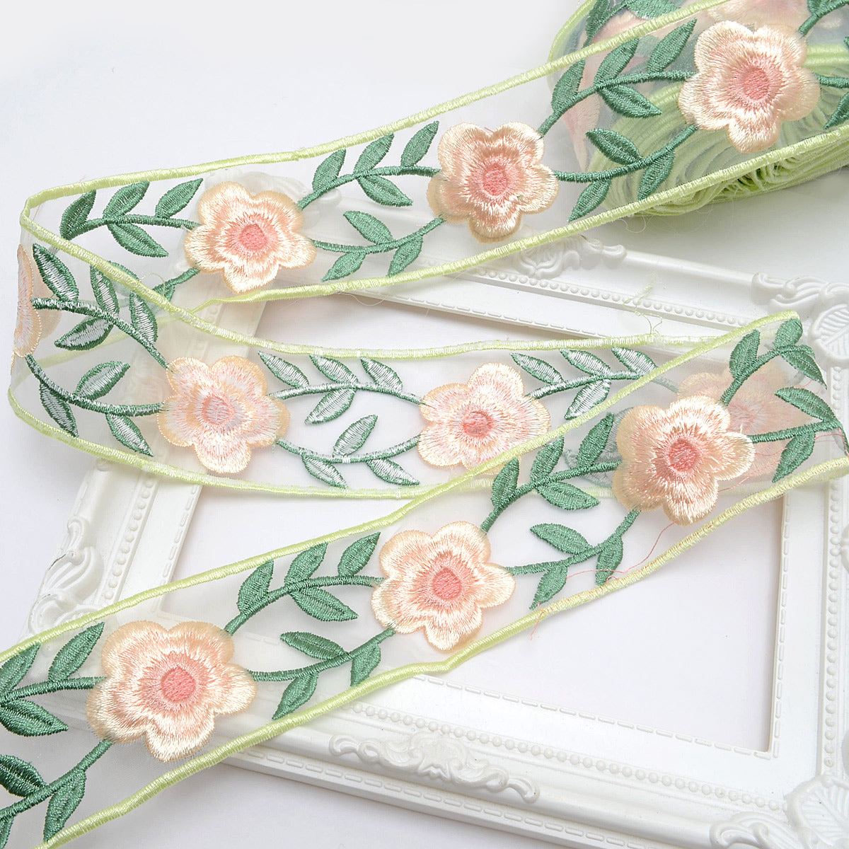 刺繍リボンシースルーピンクの丸いフラワー刺繍リボン幅50mm10cm単位切り売り(30cm以上)「在庫限り」