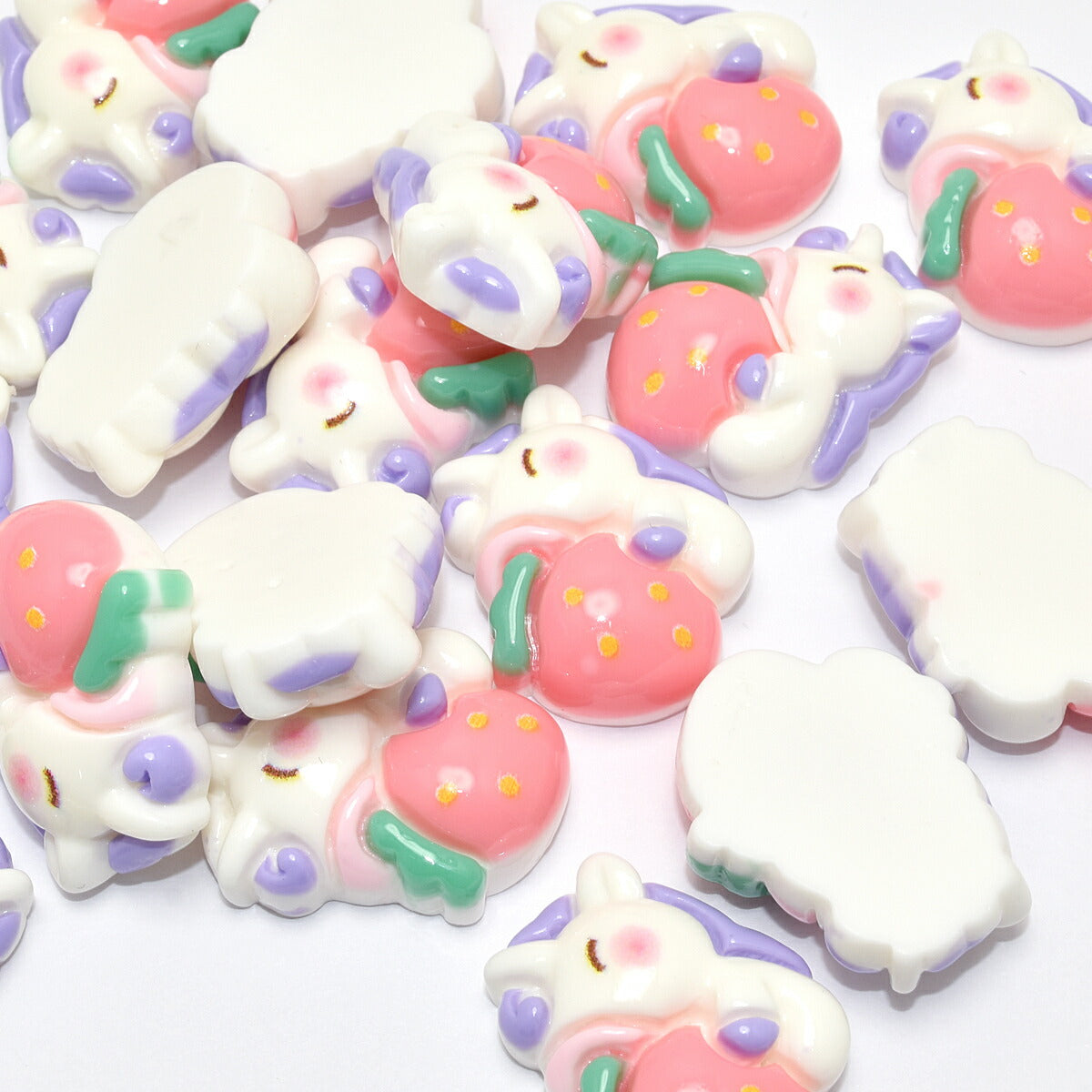 デコパーツゆめかわイチゴとユニコーン4個