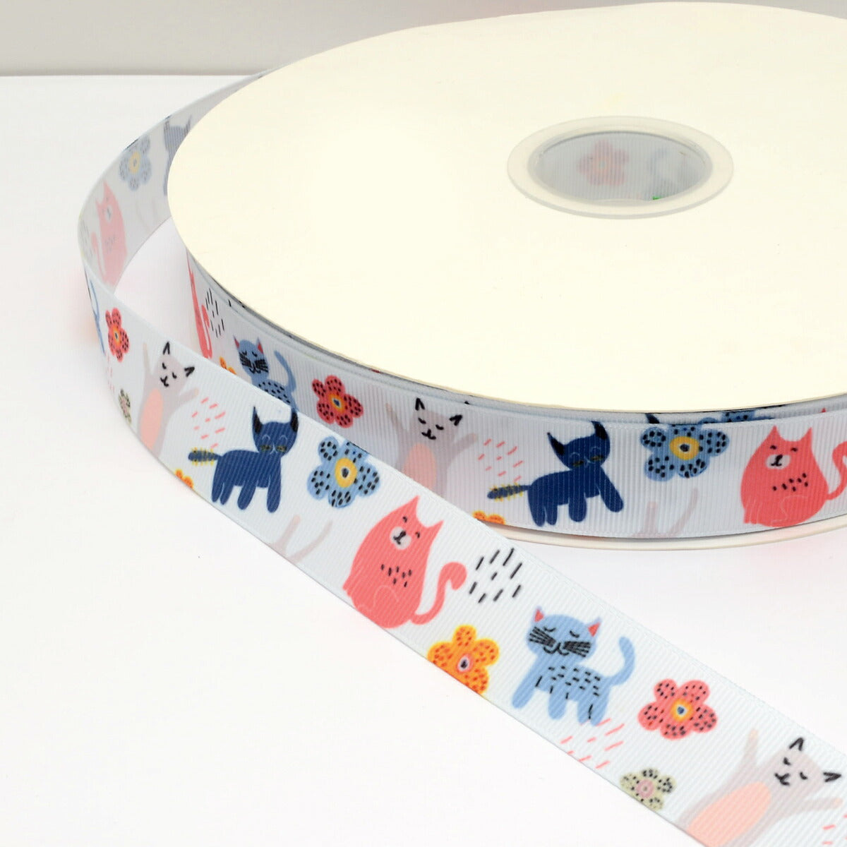 プリントリボン北欧風ハッピーにゃんこリボン幅25mm1m単位切り売り(3m以上)