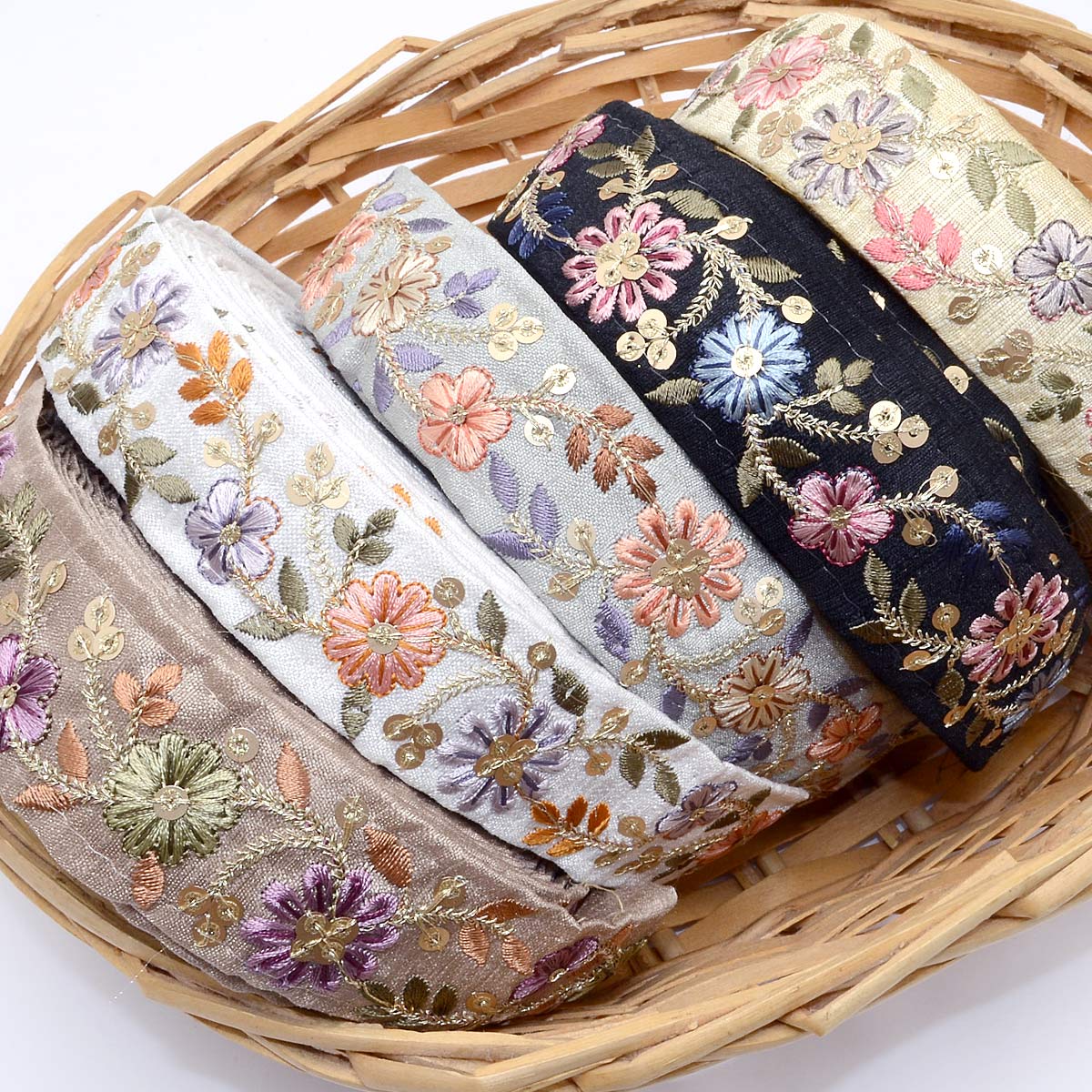 インド刺繍リボンスパンコール付き金の茎の花柄刺繍リボン幅35mm10cm単位切り売り(30cm以上)「在庫限り」