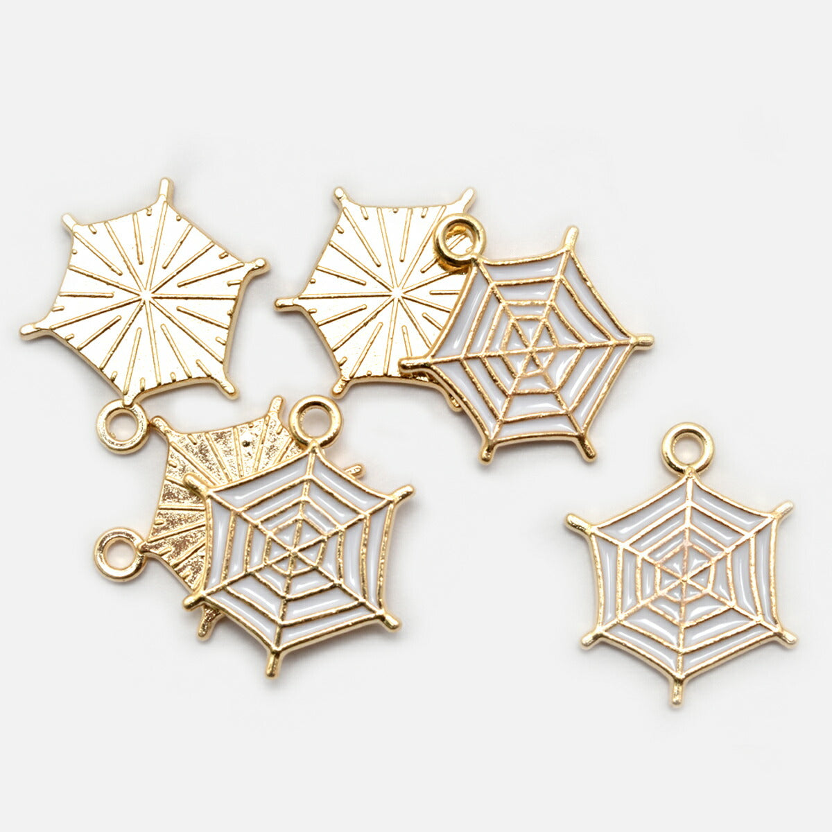 アクセサリーパーツ　ハロウィン　蜘蛛の巣チャーム　2個