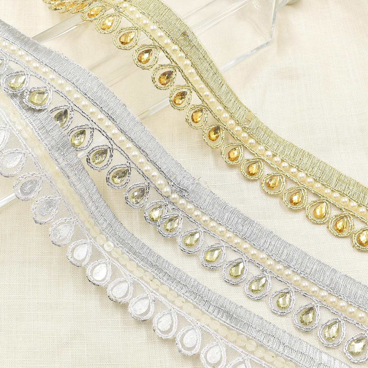 インド刺繍リボンパールラインとティアドロップストーンリボン幅30mm10cm単位切り売り(30cm以上)