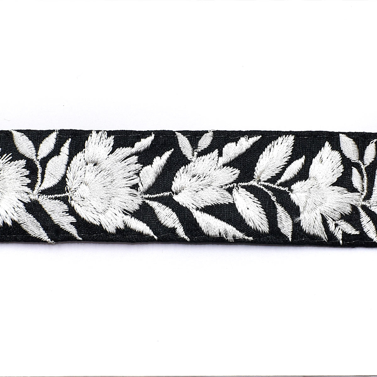 インド刺繍リボン　上品なフラワーラインリボン　幅30mm　10cm単位　切り売り　(30cm以上)