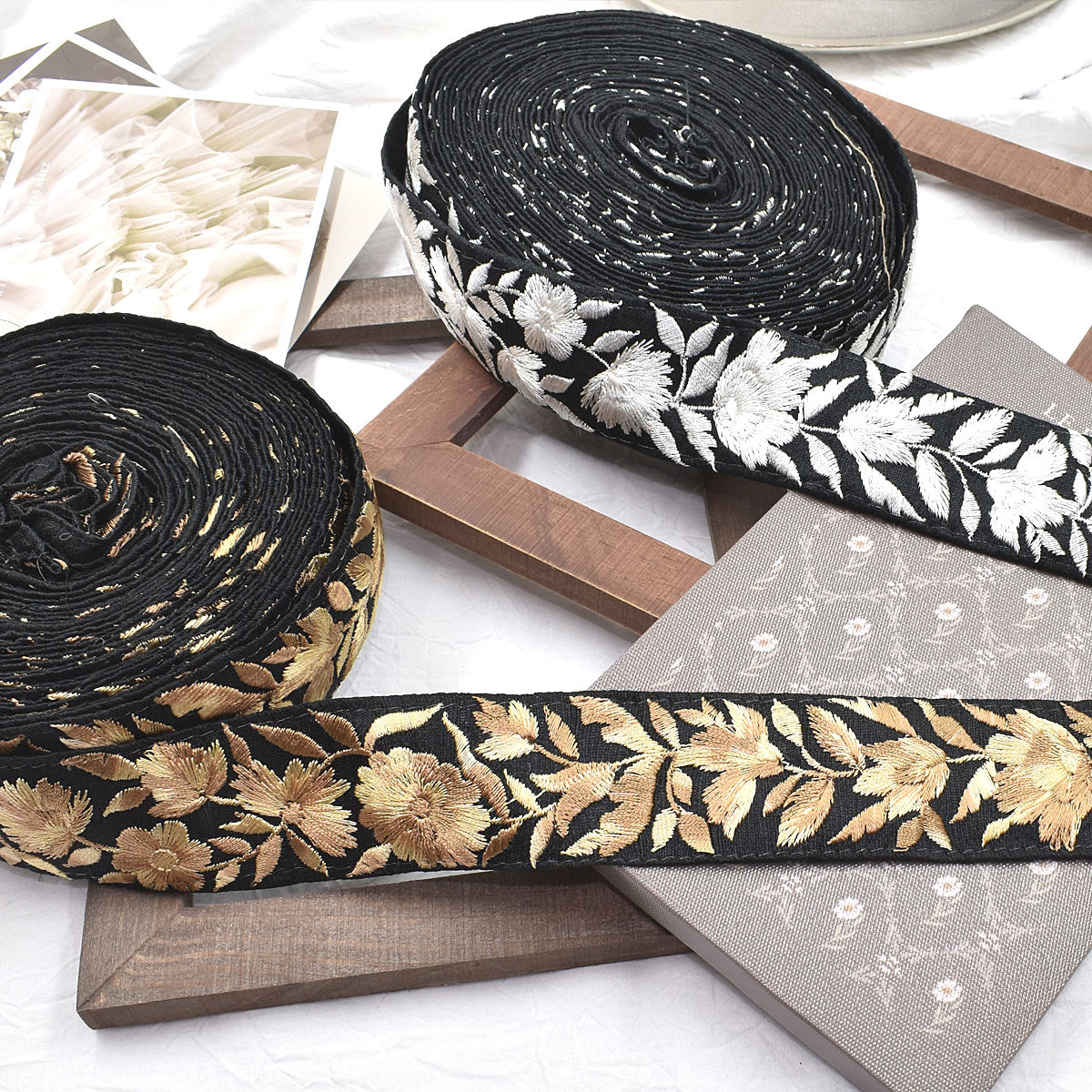 インド刺繍リボン上品なフラワーラインリボン幅30mm10cm単位切り売り(30cm以上)