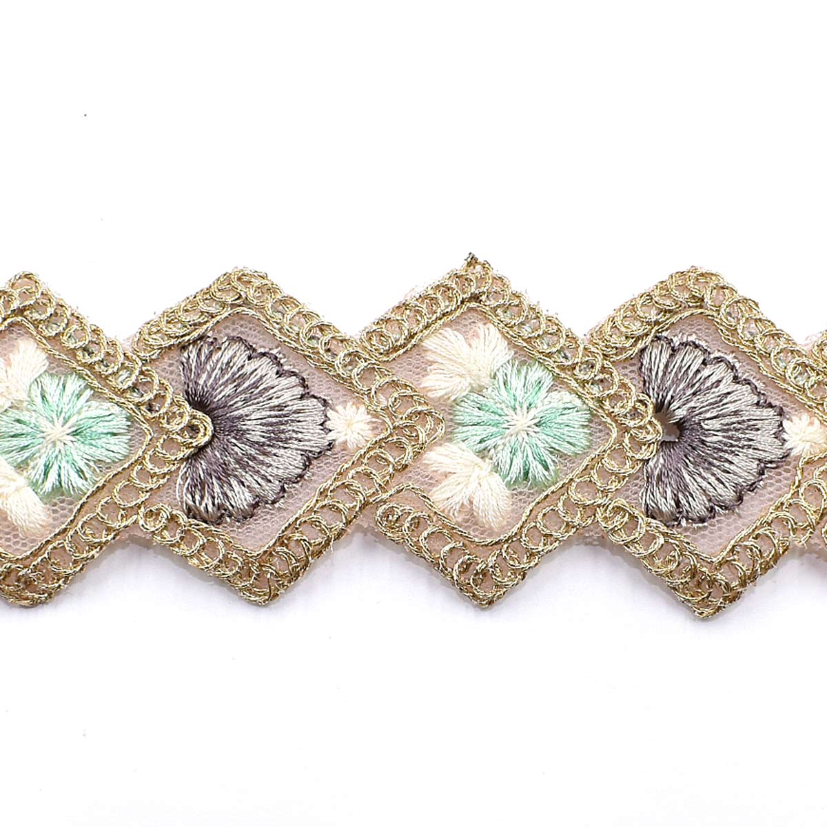 インド刺繍リボン　ひし形フレームのフラワー刺繍リボン　幅40mm　10cm単位　切り売り　(30cm以上)