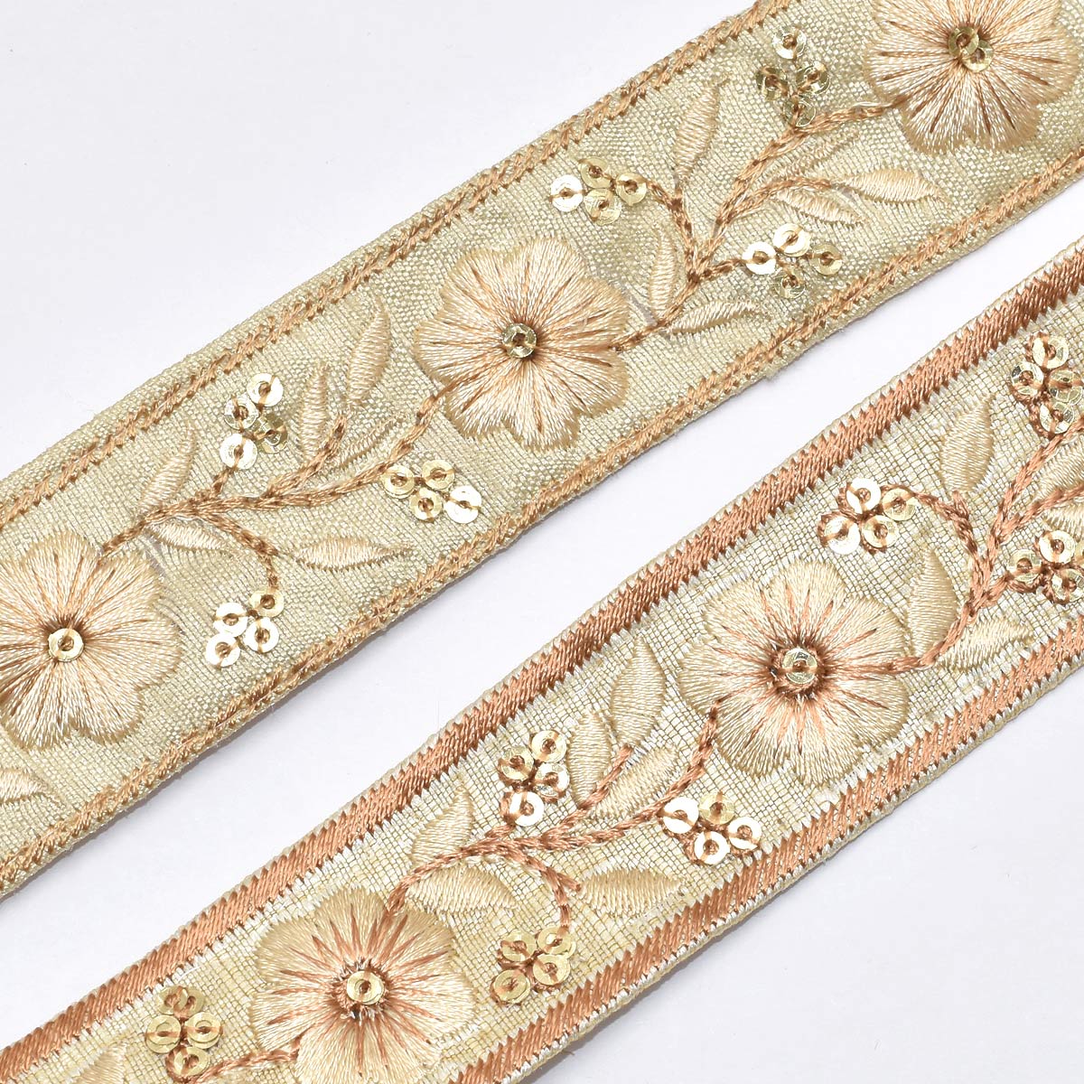インド刺繍リボンゴールドスパンコール付き花柄と縁取り刺繍リボン幅30mm10cm単位切り売り(30cm以上)