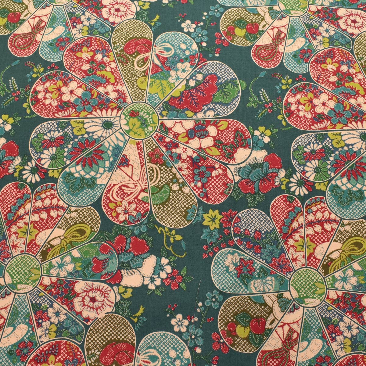 YUWA 有輪商店　鹿の子模様の菊の花　シャーティング生地　N1071　(30cm以上10cm単位切り売り)