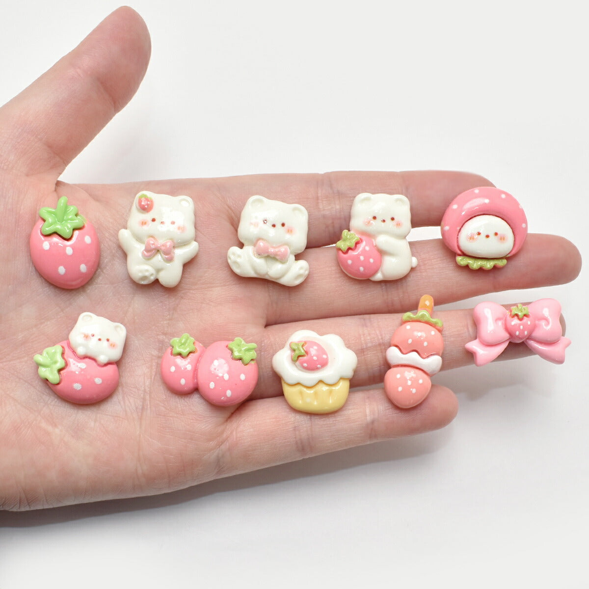 デコパーツしろくまとイチゴパーツ4個