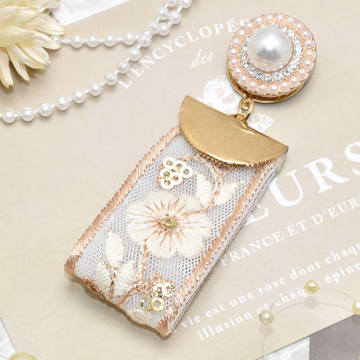インド刺繍リボンスパンコールの小花と上品な乳白花柄刺繍リボン幅25mm10cm単位切り売り(30cm以上)