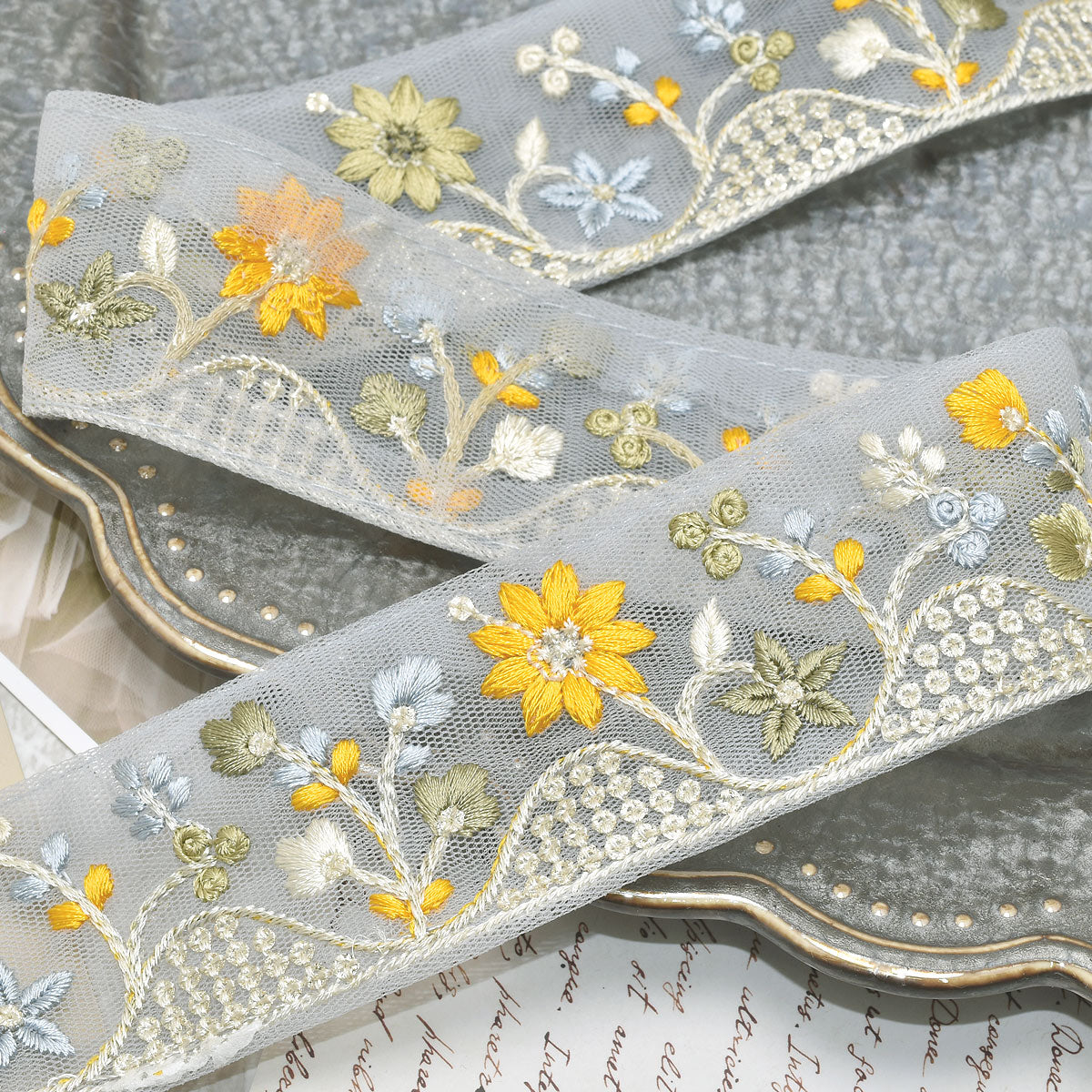インド刺繍リボンスパンコール付きメルヘンガーデン刺繍リボン幅40mm10cm単位切り売り(20cm以上)