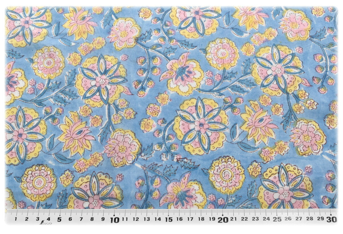 インド綿空色と黄色いお花キャンブリック生地HSK816-18カナヤス(359)(30cm以上10cm単位切り売り)