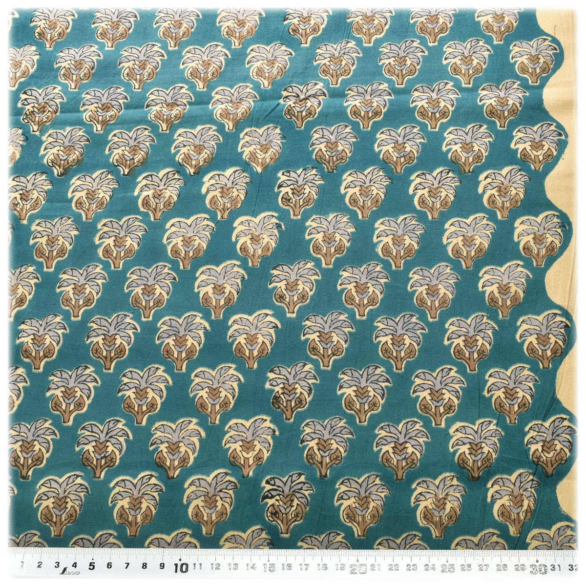 インド綿草花リーフシーチング生地HSK841-C6カナヤス(255)(30cm以上10cm単位切り売り)