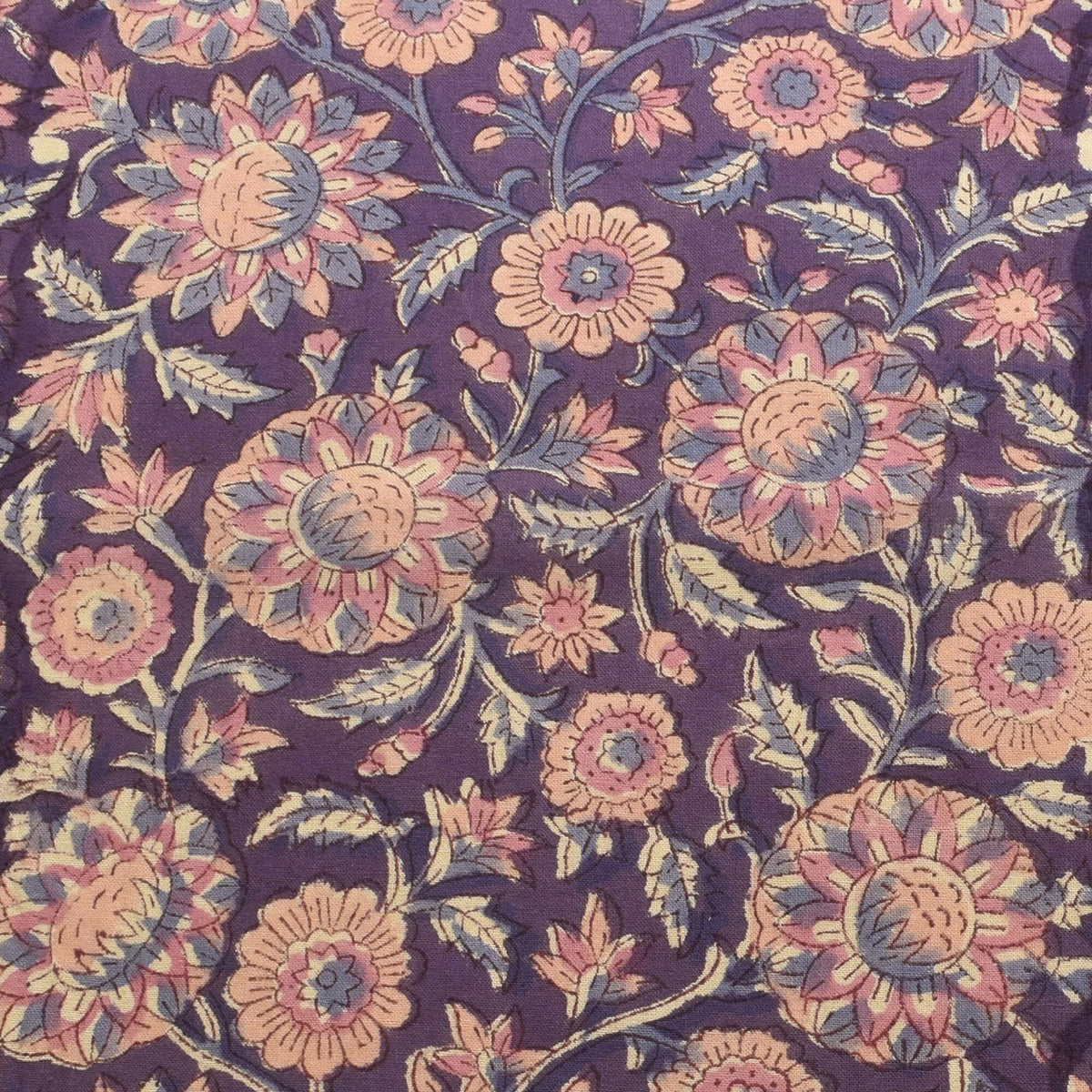 インド綿パープルの花柄シーチング生地HSK841-C3カナヤス(46)(30cm以上10cm単位切り売り)