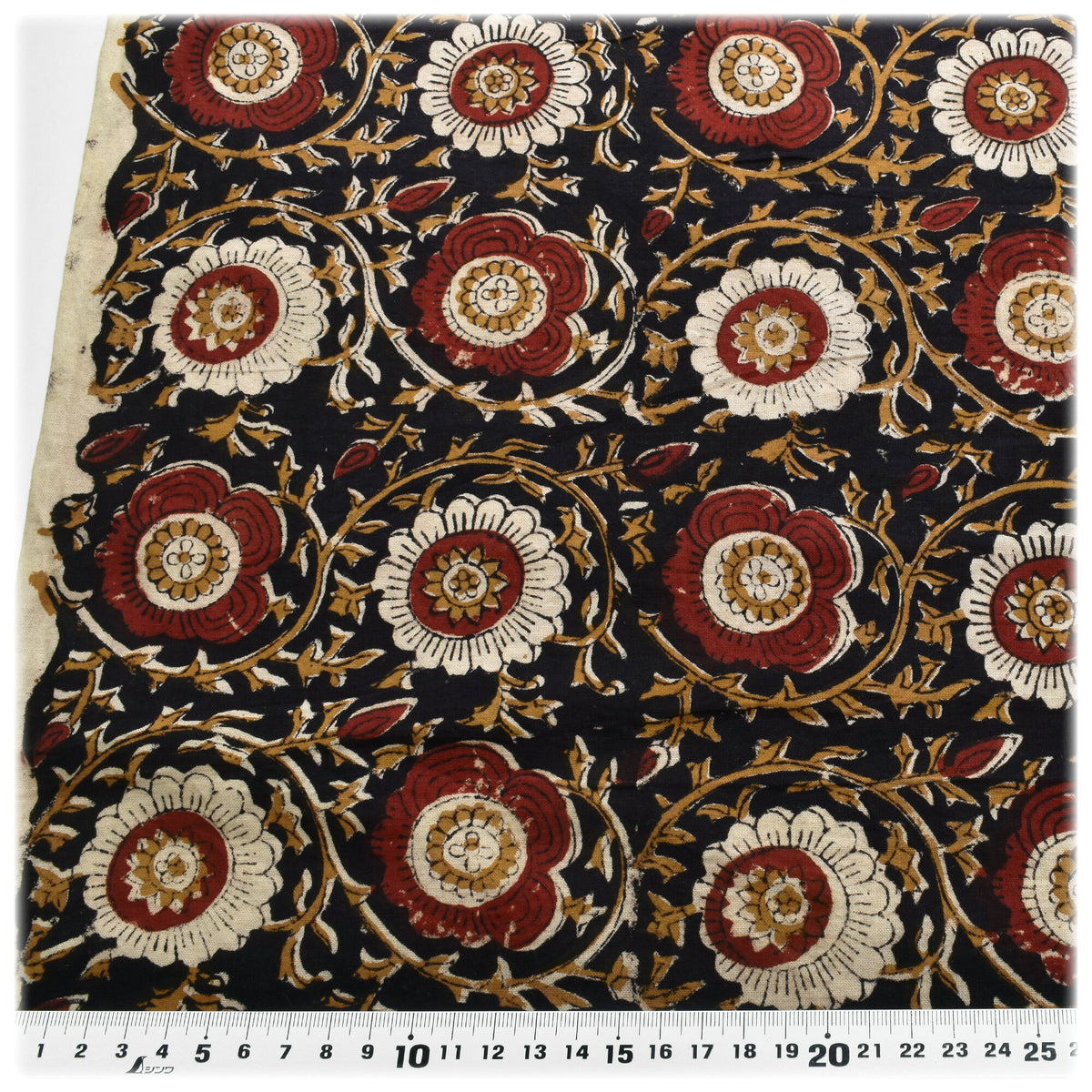 インド綿アンティークフラワーとつる草シーチング生地HSK841-C12カナヤス(402)(30cm以上10cm単位切り売り)